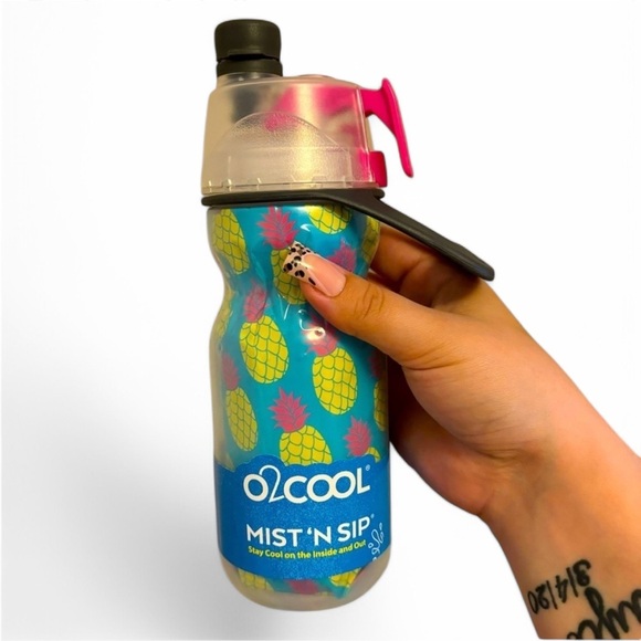 O2Cool Other - O2COOL Mist'N'Sip Water Bottle
